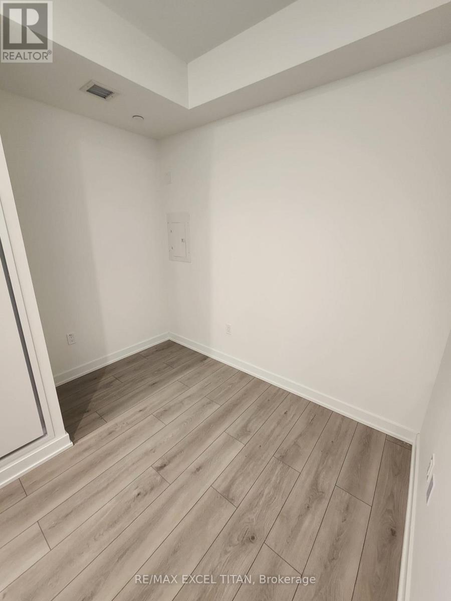 903 - 1 Fairview Road E, Mississauga, Ontario  L5A 4C6 - Photo 11 - W12813510