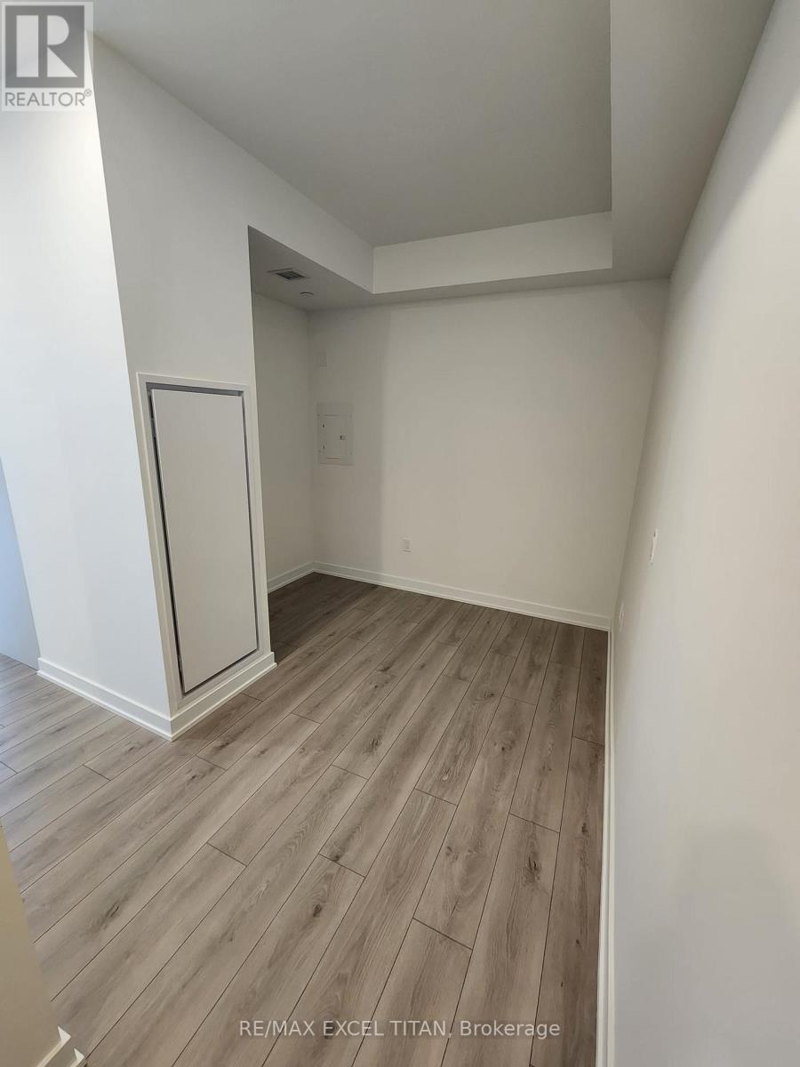 903 - 1 Fairview Road E, Mississauga, Ontario  L5A 4C6 - Photo 9 - W12813510