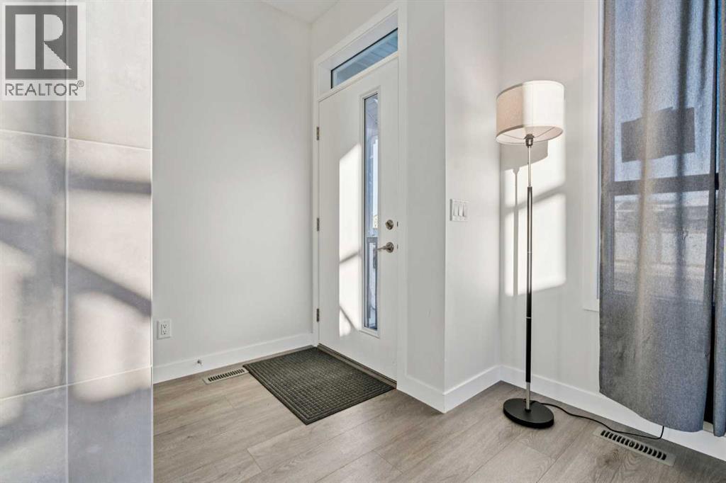 101 Lavender Manor Se, Calgary, Alberta  T3S 0C8 - Photo 4 - A2277643