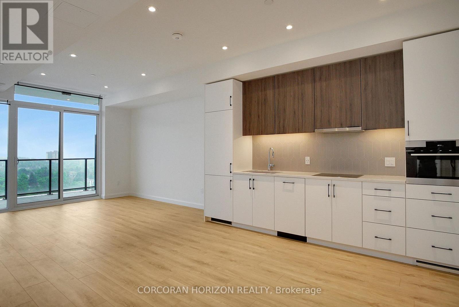 1602 - 741 KING STREET W