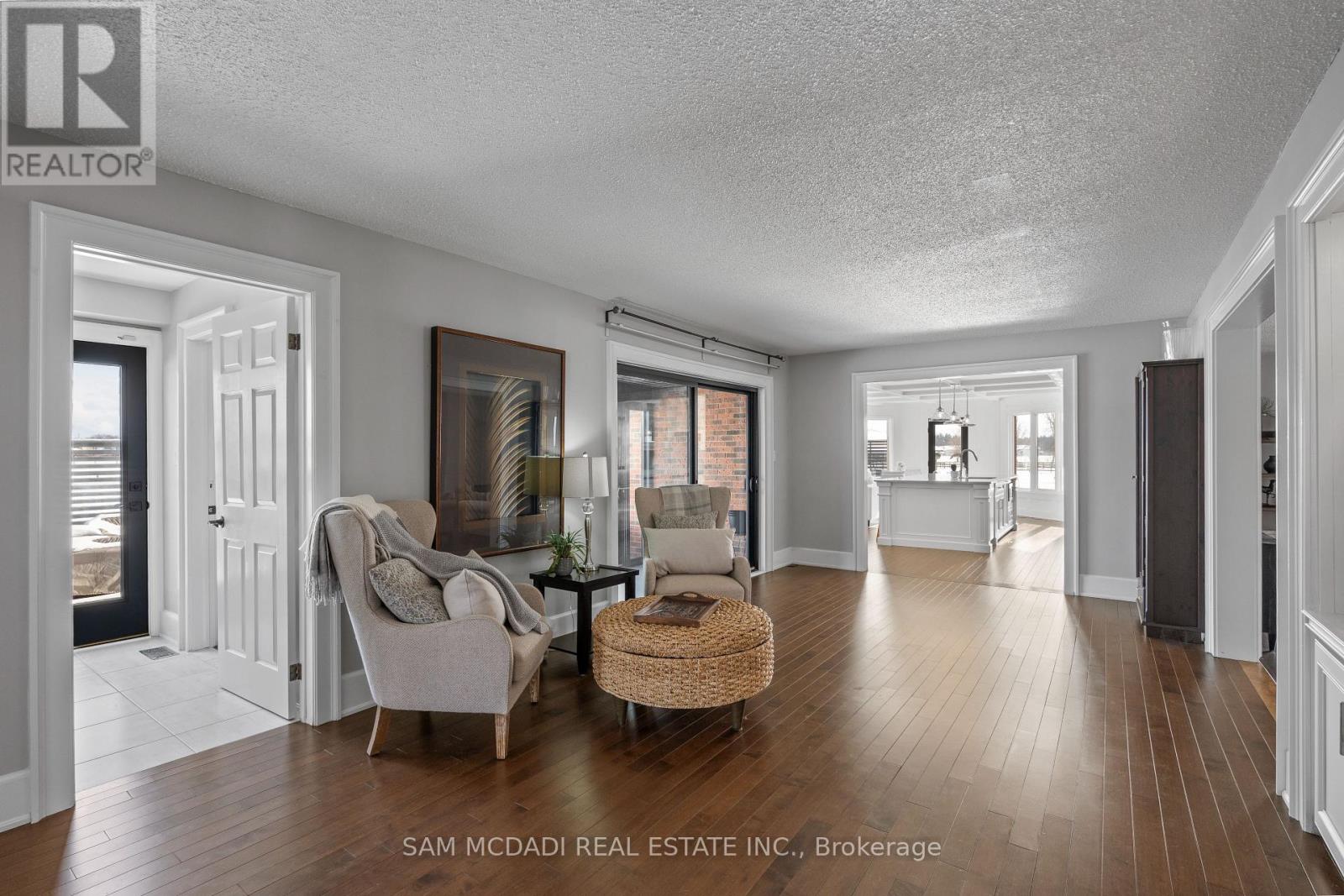 1046 Concession 6 Road W, Hamilton, Ontario  L0R 1V0 - Photo 8 - X12813514