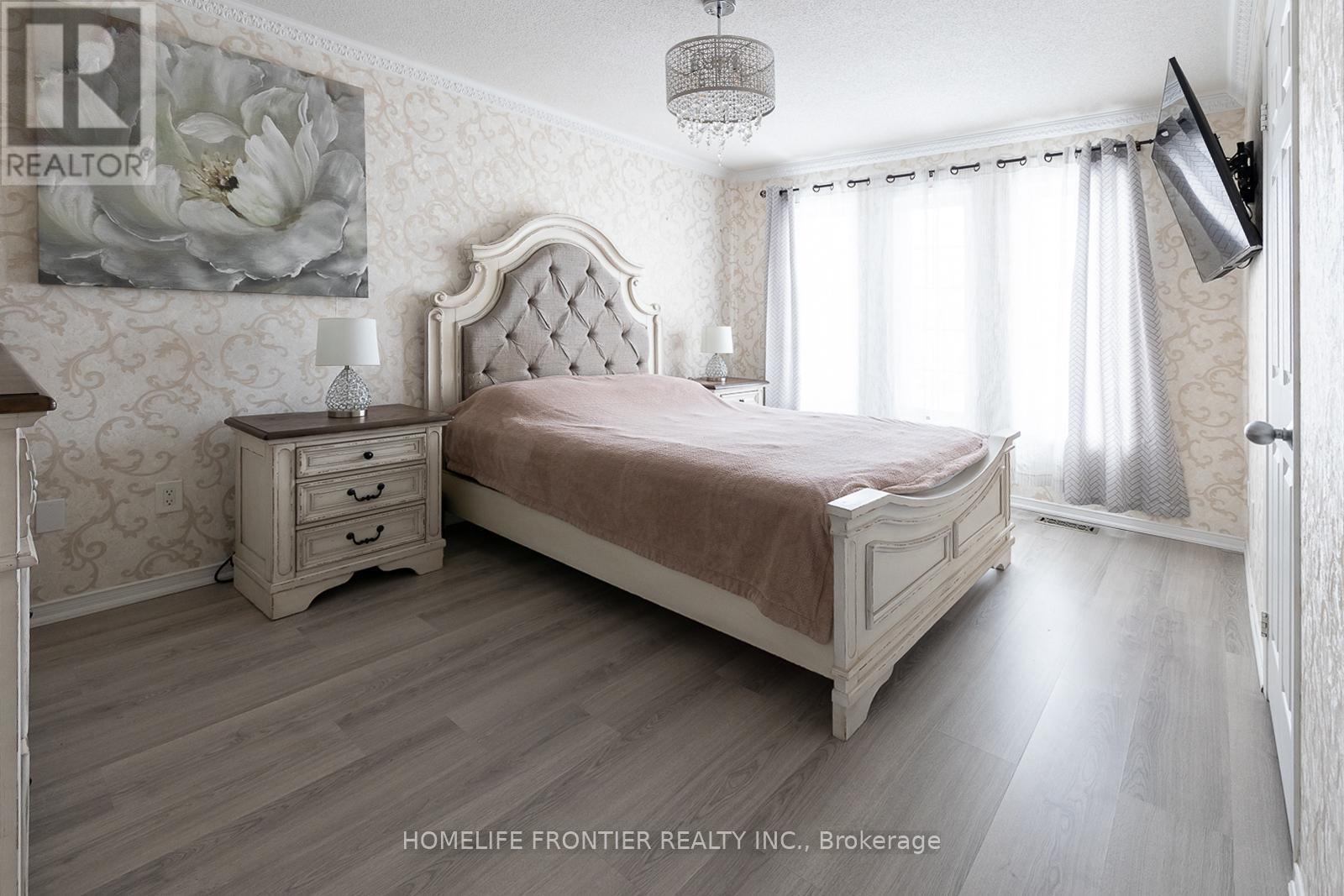 65 West Park Avenue, Bradford West Gwillimbury, Ontario  L3Z 0A7 - Photo 15 - N12777812