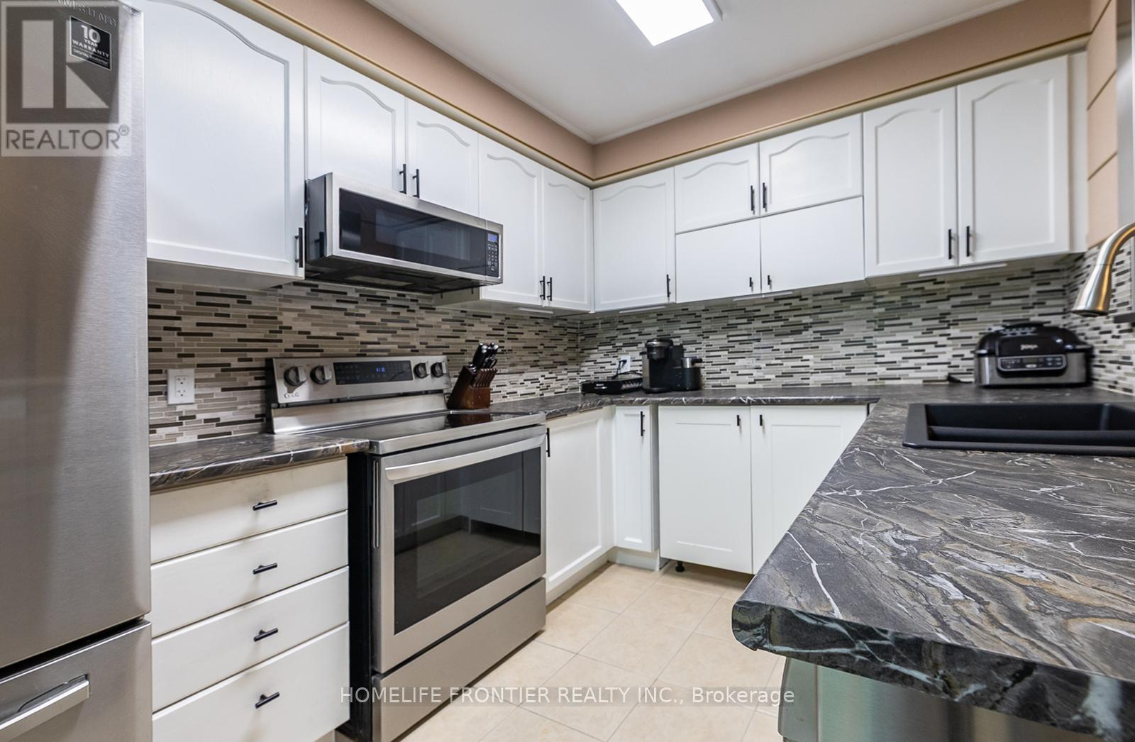 65 West Park Avenue, Bradford West Gwillimbury, Ontario  L3Z 0A7 - Photo 6 - N12777812