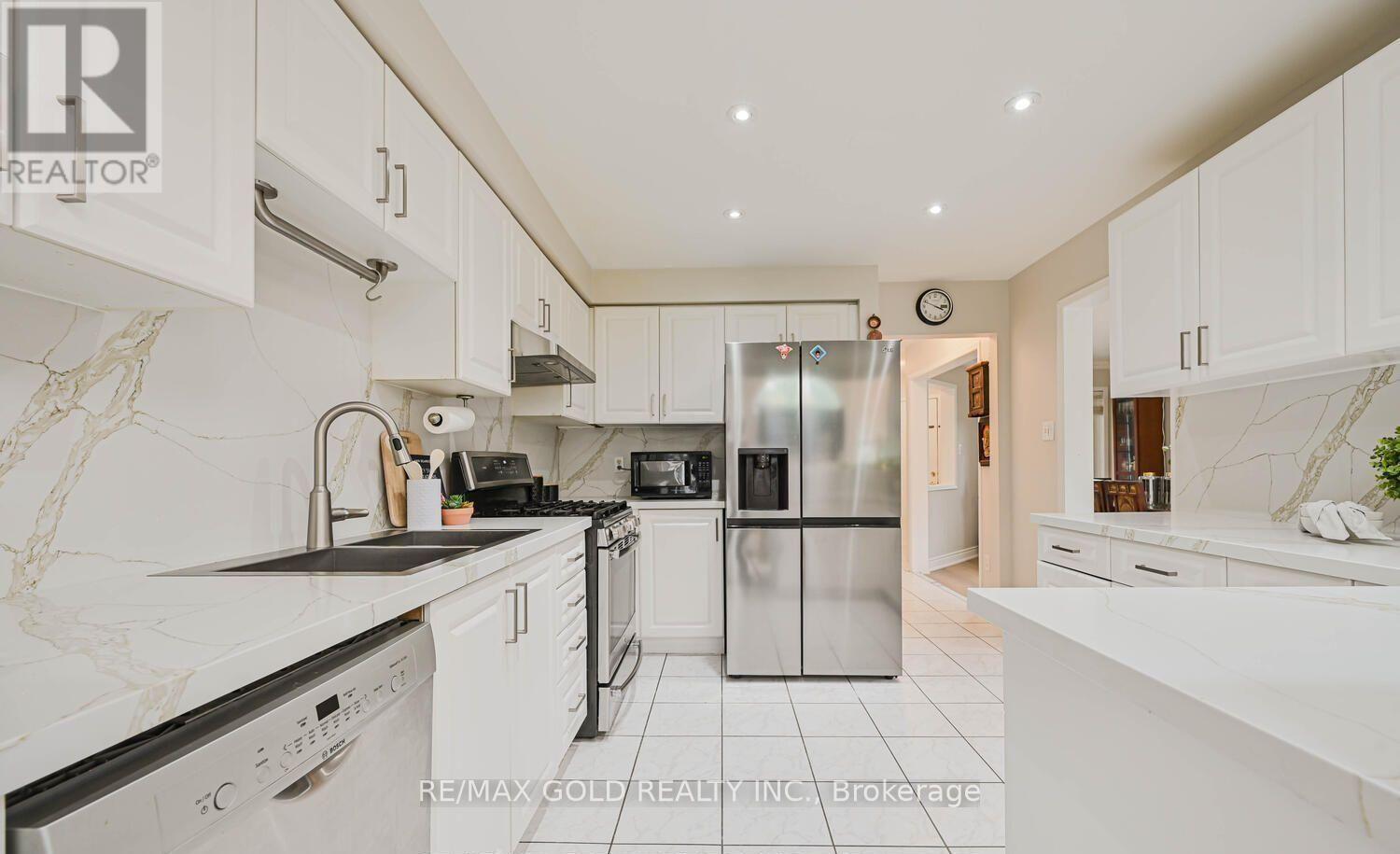 44 Ribbon Drive, Brampton, Ontario  L6R 2C5 - Photo 11 - W12811716