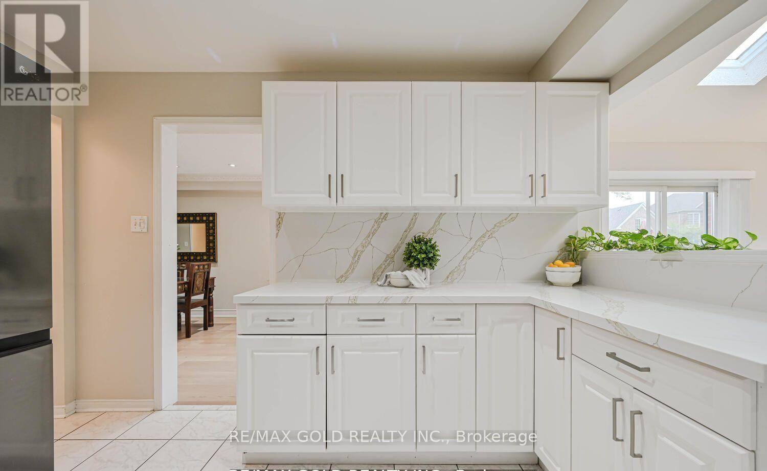 44 Ribbon Drive, Brampton, Ontario  L6R 2C5 - Photo 12 - W12811716