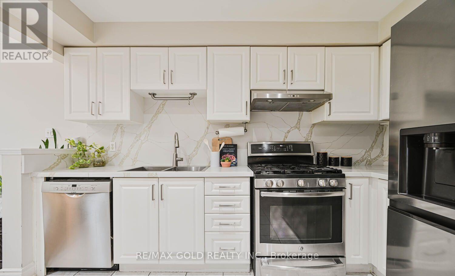 44 Ribbon Drive, Brampton, Ontario  L6R 2C5 - Photo 13 - W12811716