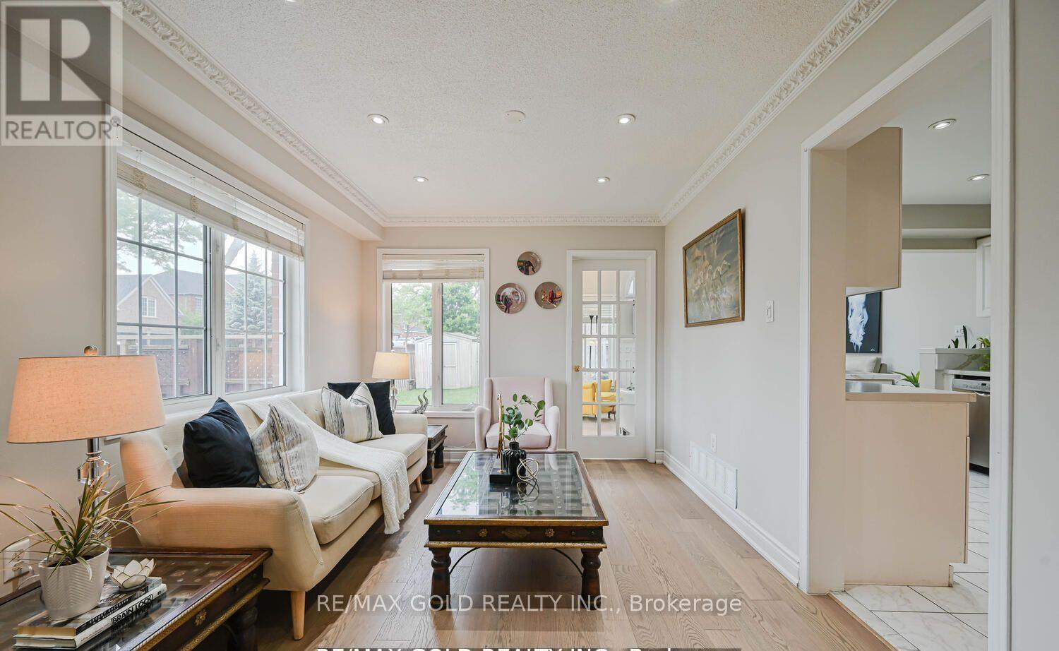 44 Ribbon Drive, Brampton, Ontario  L6R 2C5 - Photo 6 - W12811716