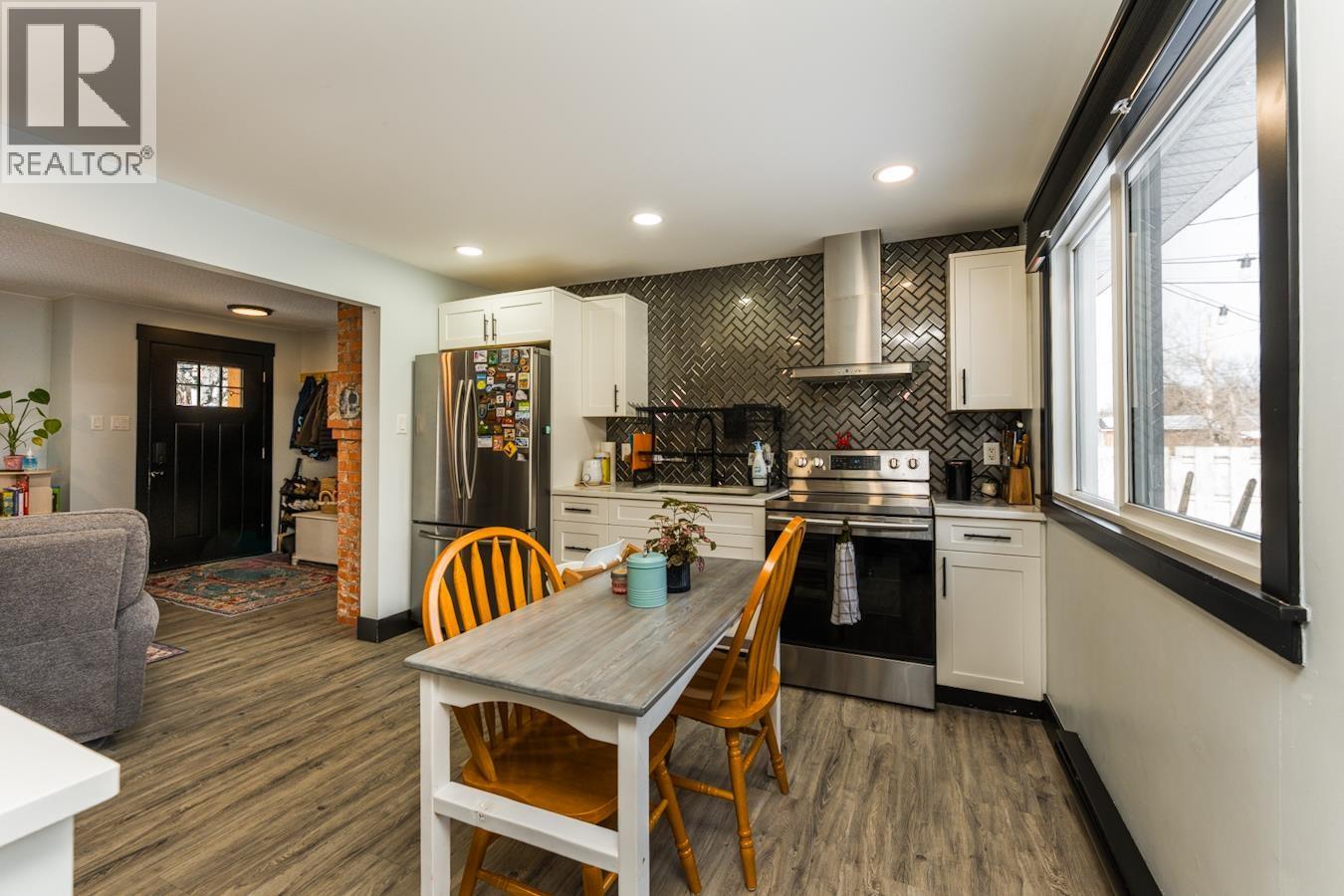 1610 Elm Street, Prince George, British Columbia  V2L 1C8 - Photo 2 - R3092663