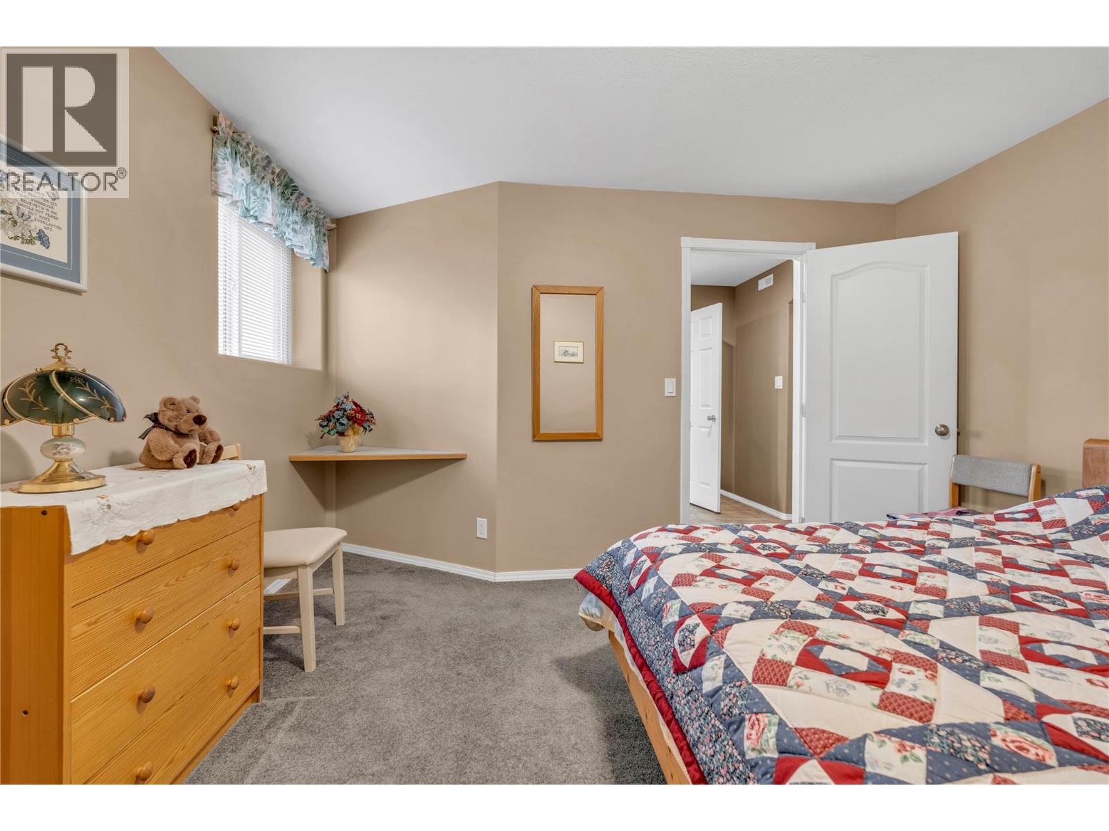 22577 Garnet Valley Road Summerland Photo 35