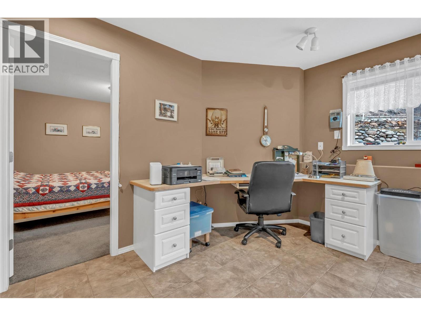 22577 Garnet Valley Road Summerland Photo 32