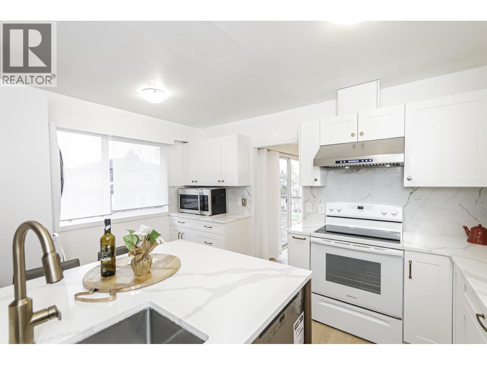 7111 Cavelier Court, Richmond, British Columbia  V7C 4J7 - Photo 11 - R3092460