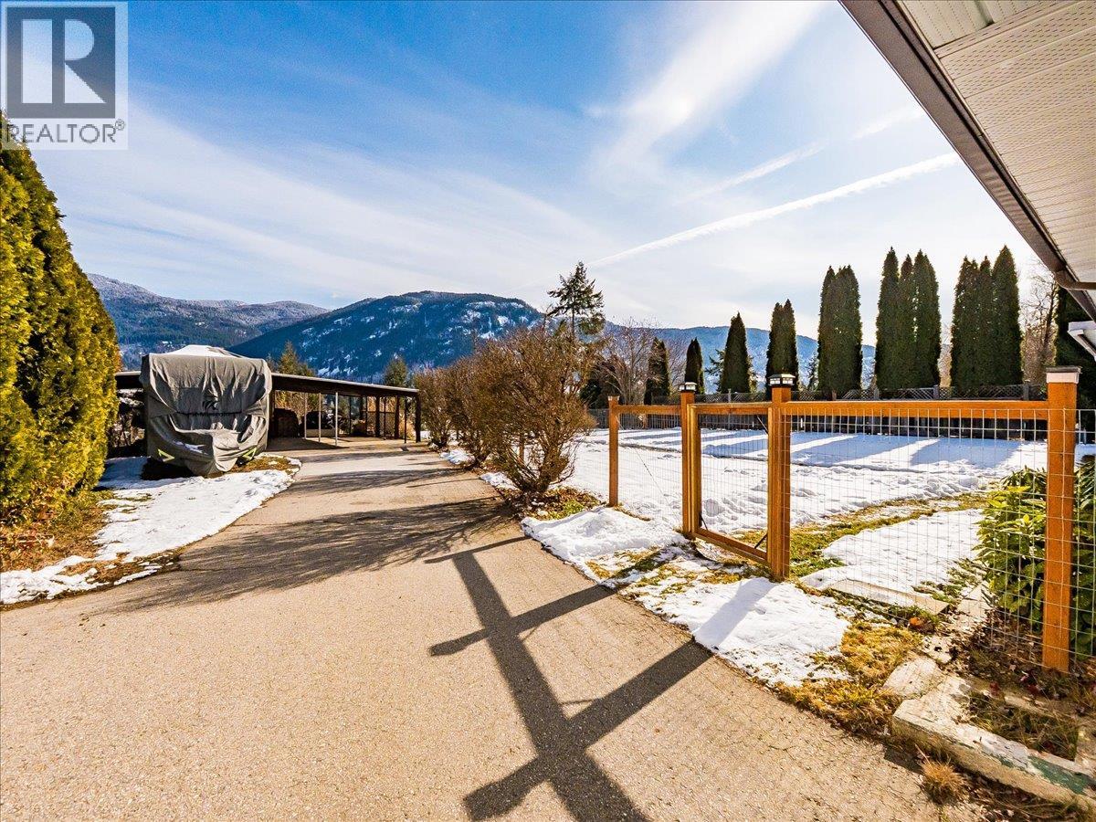 2329 5th Avenue, Castlegar, British Columbia  V1N 2T6 - Photo 18 - 10376782