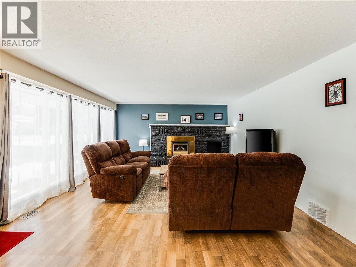 2329 5th Avenue, Castlegar, British Columbia  V1N 2T6 - Photo 6 - 10376782