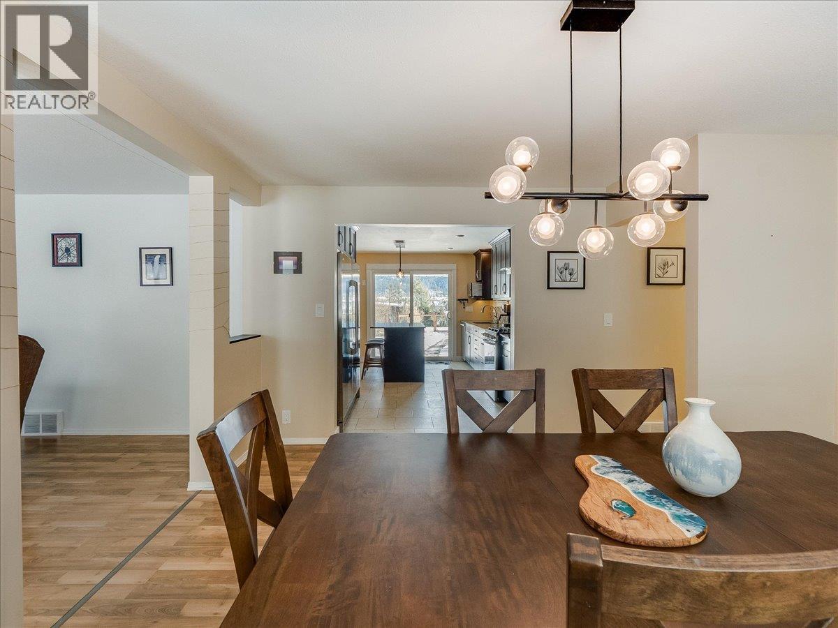 2329 5th Avenue, Castlegar, British Columbia  V1N 2T6 - Photo 7 - 10376782