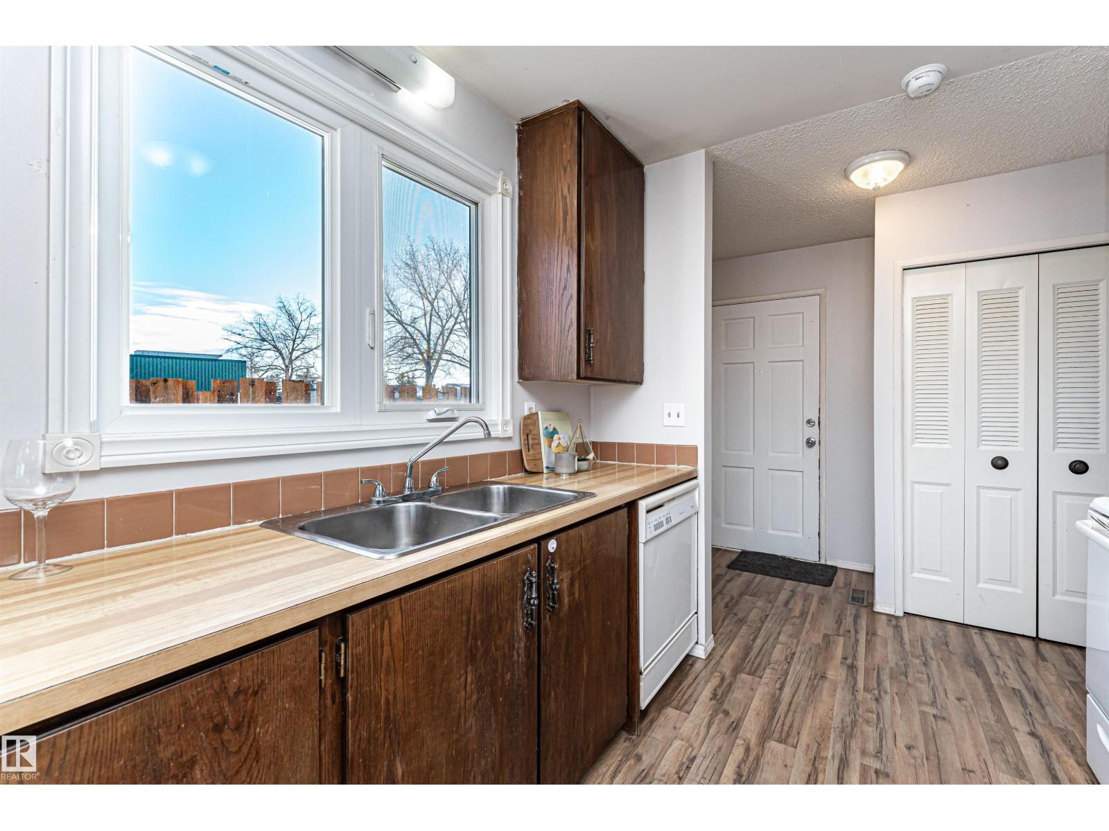 8660 27 Av Nw, Edmonton, Alberta T6K 2X4 - Photo 7 - E4470235