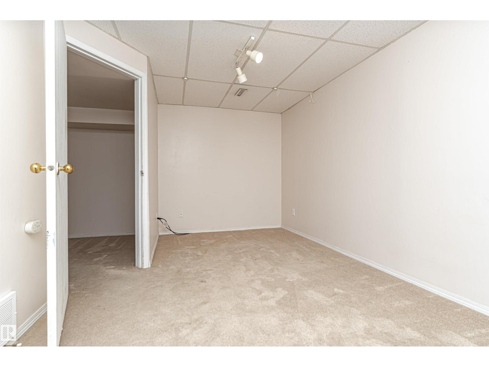 8660 27 Av Nw, Edmonton, Alberta T6K 2X4 - Photo 39 - E4470235