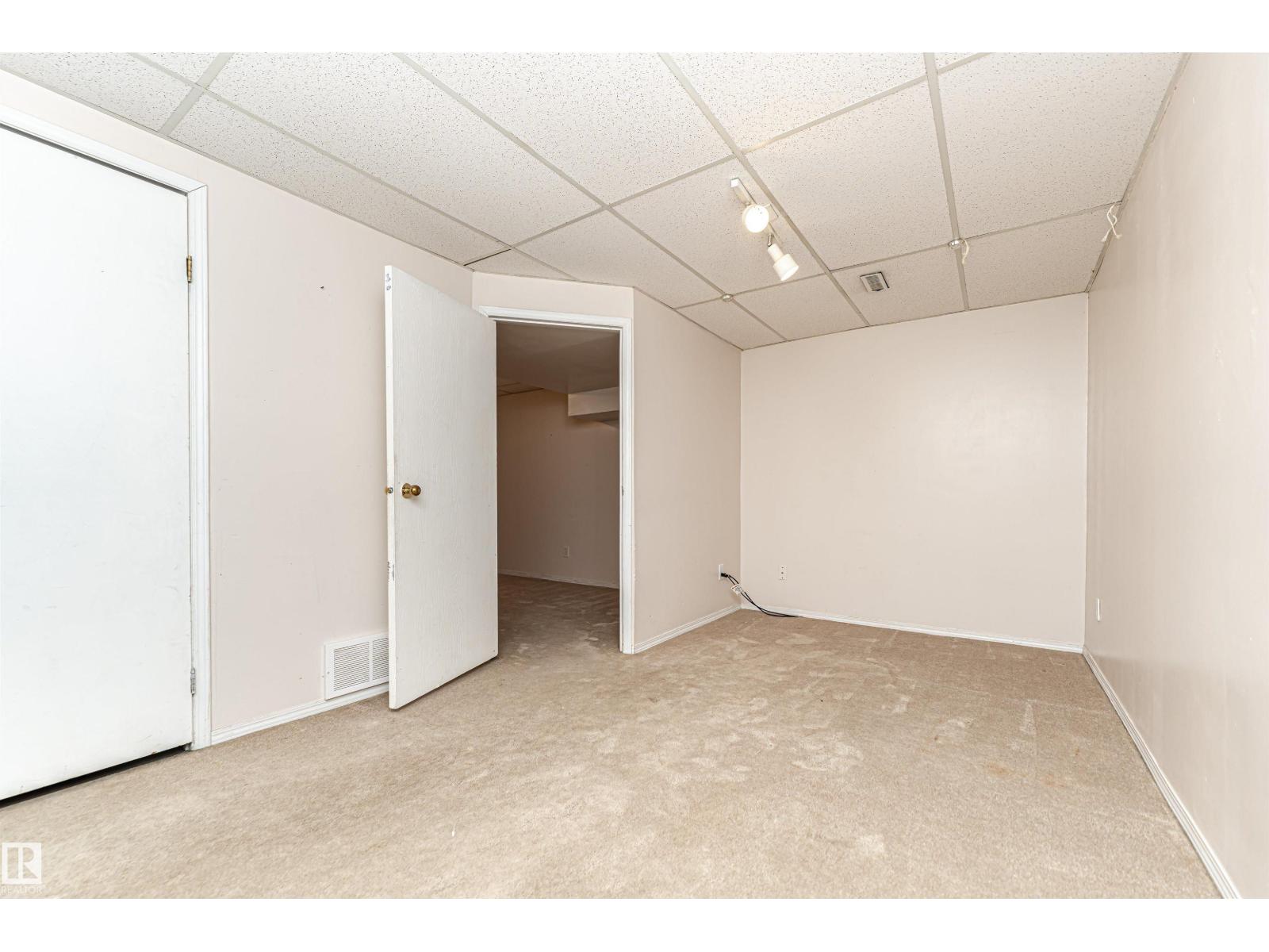 8660 27 Av Nw, Edmonton, Alberta T6K 2X4 - Photo 40 - E4470235