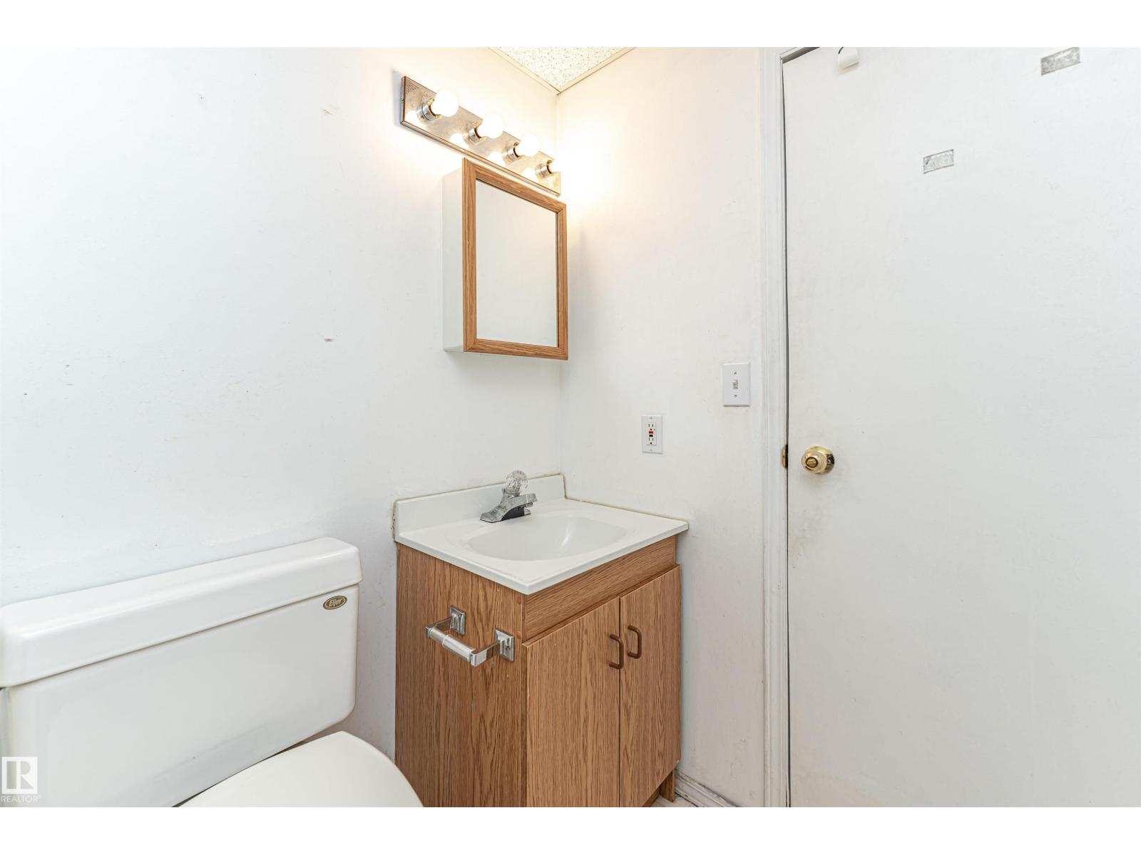 8660 27 Av Nw, Edmonton, Alberta T6K 2X4 - Photo 38 - E4470235