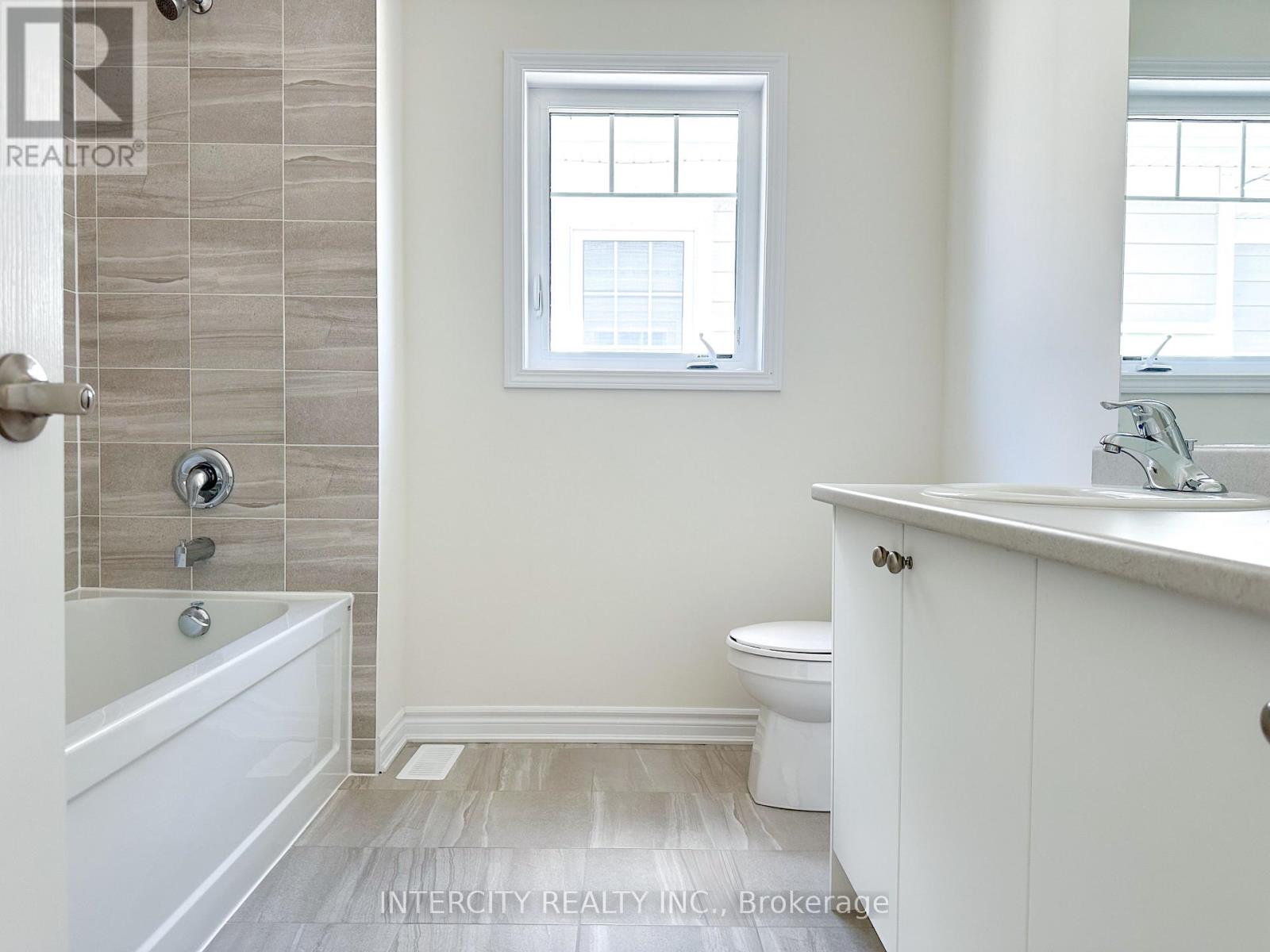 88 Sandhill Crane Drive, Wasaga Beach, Ontario  L9Z 0K4 - Photo 15 - S12813564