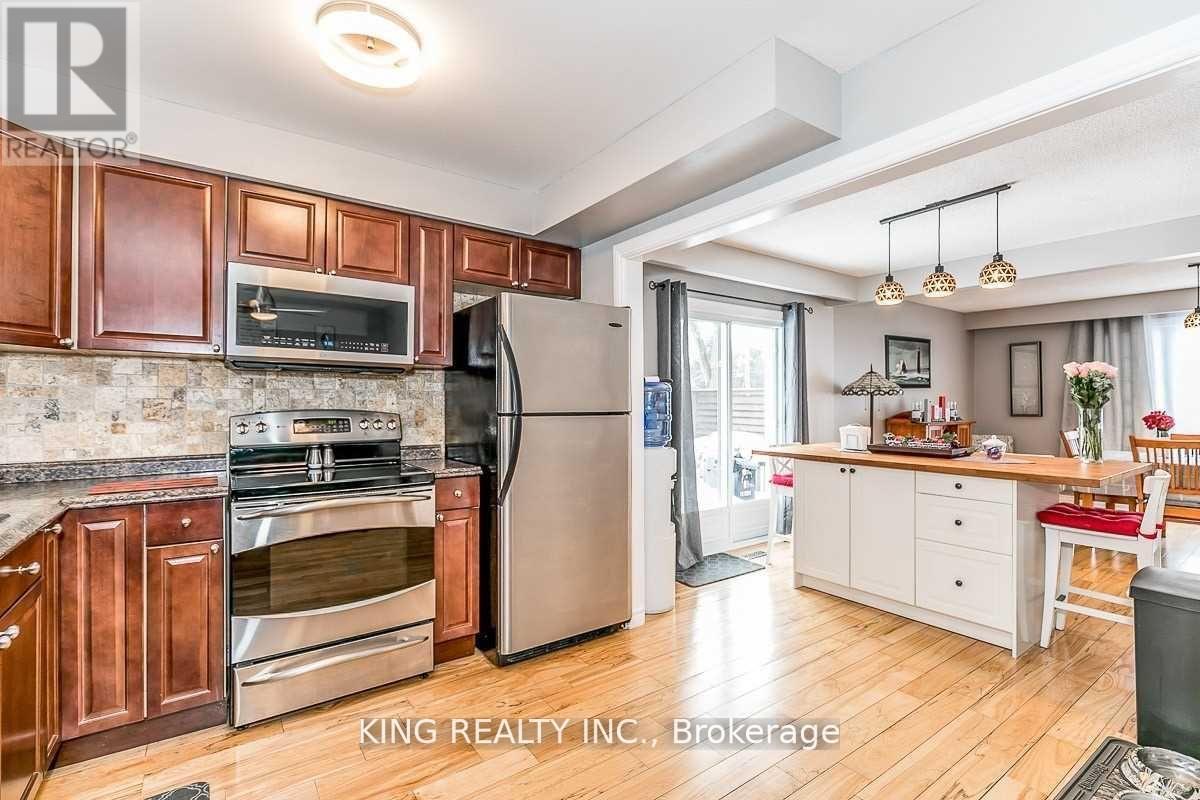 40 Victoria Crescent, Caledon, Ontario  L7K 0A1 - Photo 6 - W12813538