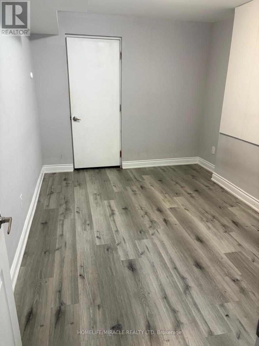 Bsmt Unit - 17 Divers Road, Brampton, Ontario  L7A 5C8 - Photo 3 - W12813548