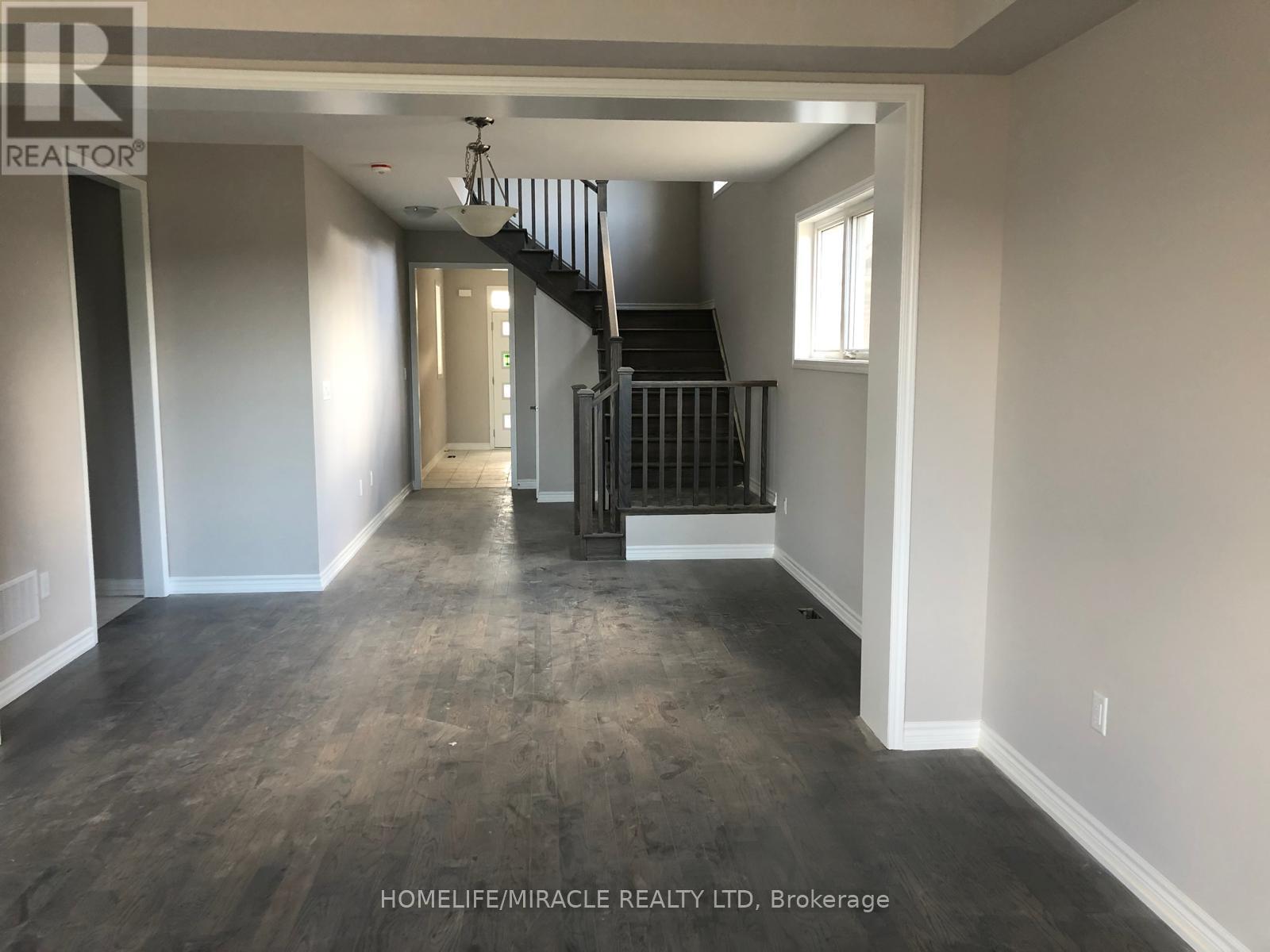 Main Floor - 17 Divers Road S, Brampton, Ontario  L7A 5C8 - Photo 3 - W12813554