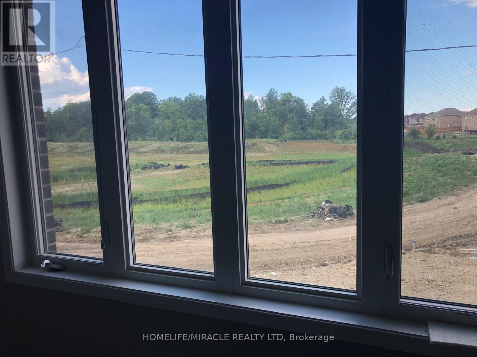 Main Floor - 17 Divers Road S, Brampton, Ontario  L7A 5C8 - Photo 4 - W12813554