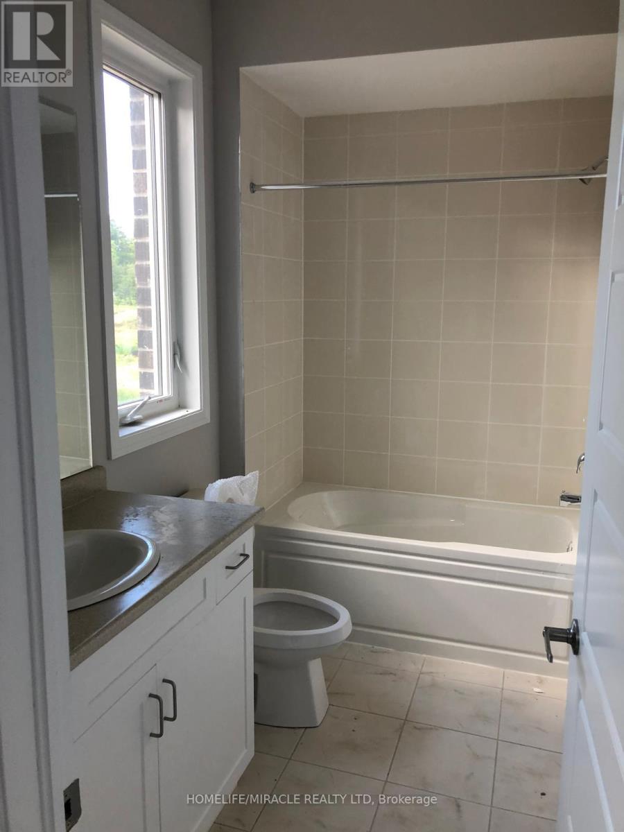 Main Floor - 17 Divers Road S, Brampton, Ontario  L7A 5C8 - Photo 7 - W12813554