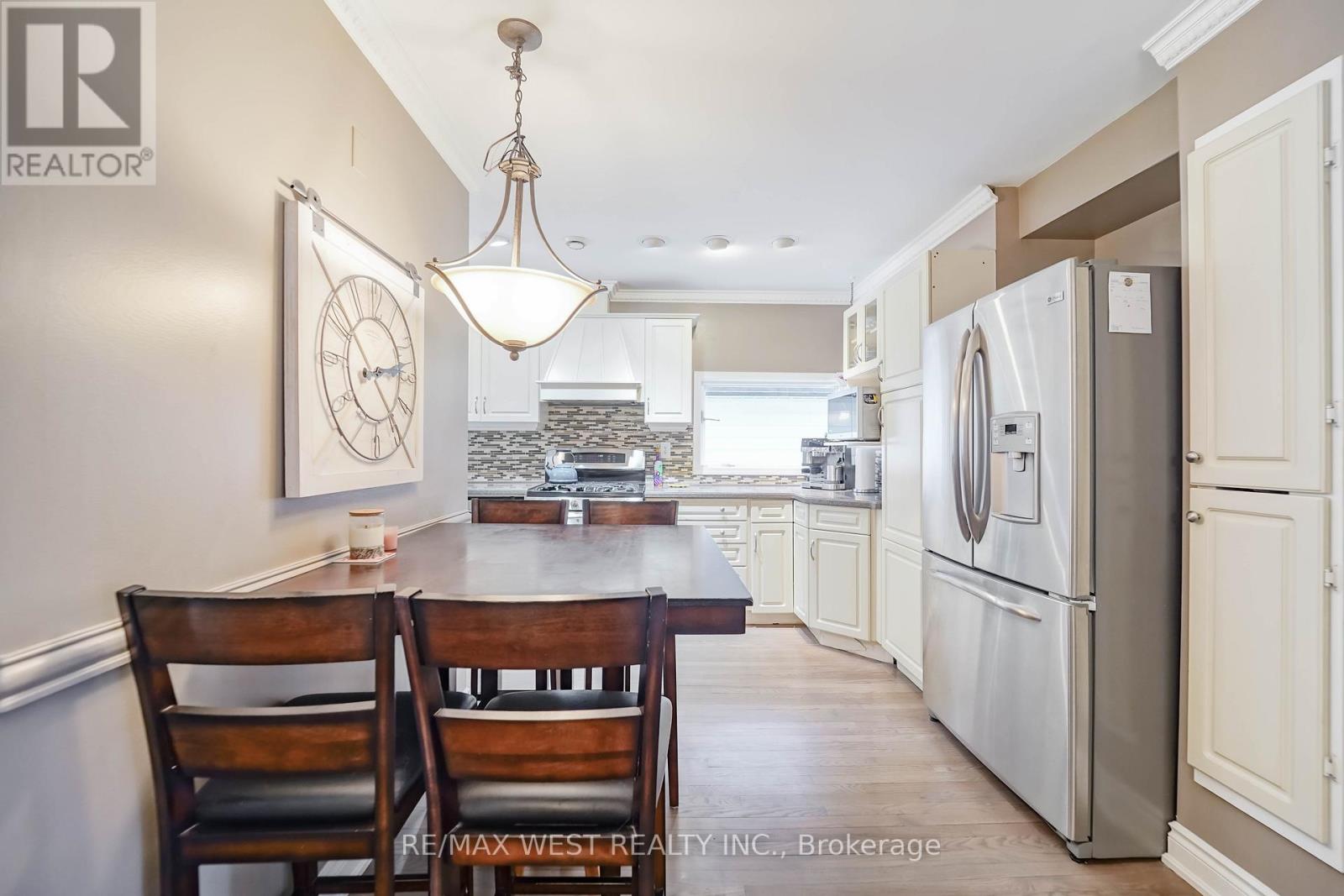 892 Sixth Street, Mississauga, Ontario  L5E 1N6 - Photo 6 - W12813570