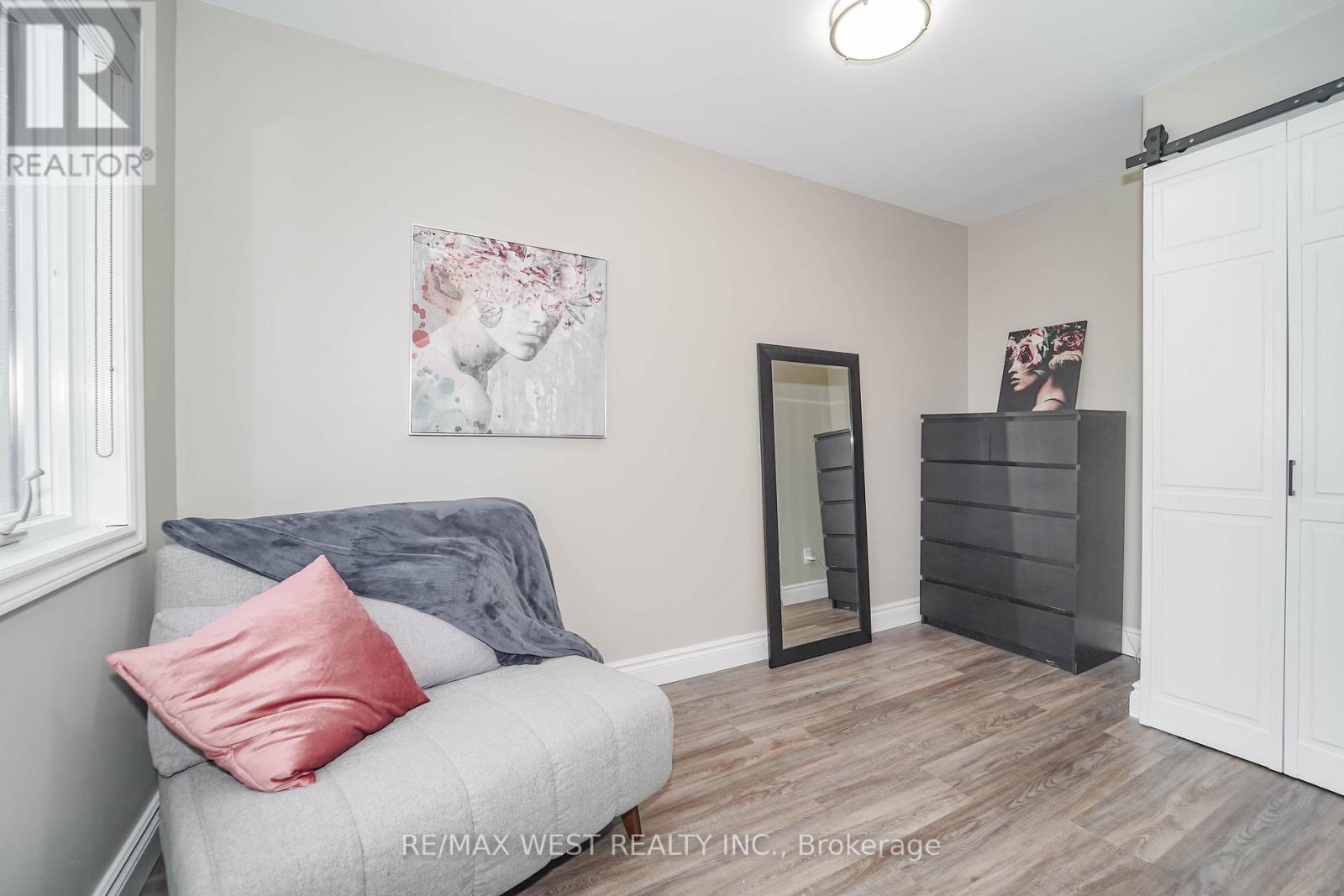 892 Sixth Street, Mississauga, Ontario  L5E 1N6 - Photo 9 - W12813570