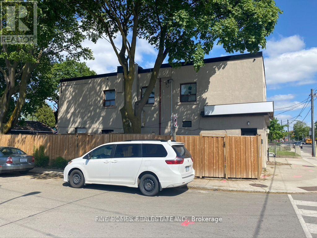 1762 Keele Street, Toronto, Ontario  M6M 3X1 - Photo 9 - W12813576