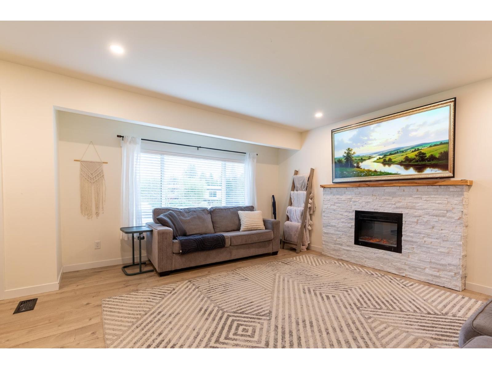 34324 Mendham Street, Abbotsford, British Columbia  V3S 4K6 - Photo 4 - R3091512