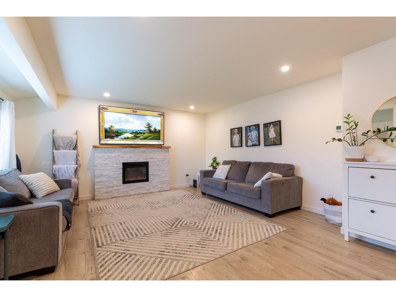 34324 Mendham Street, Abbotsford, British Columbia  V3S 4K6 - Photo 3 - R3091512