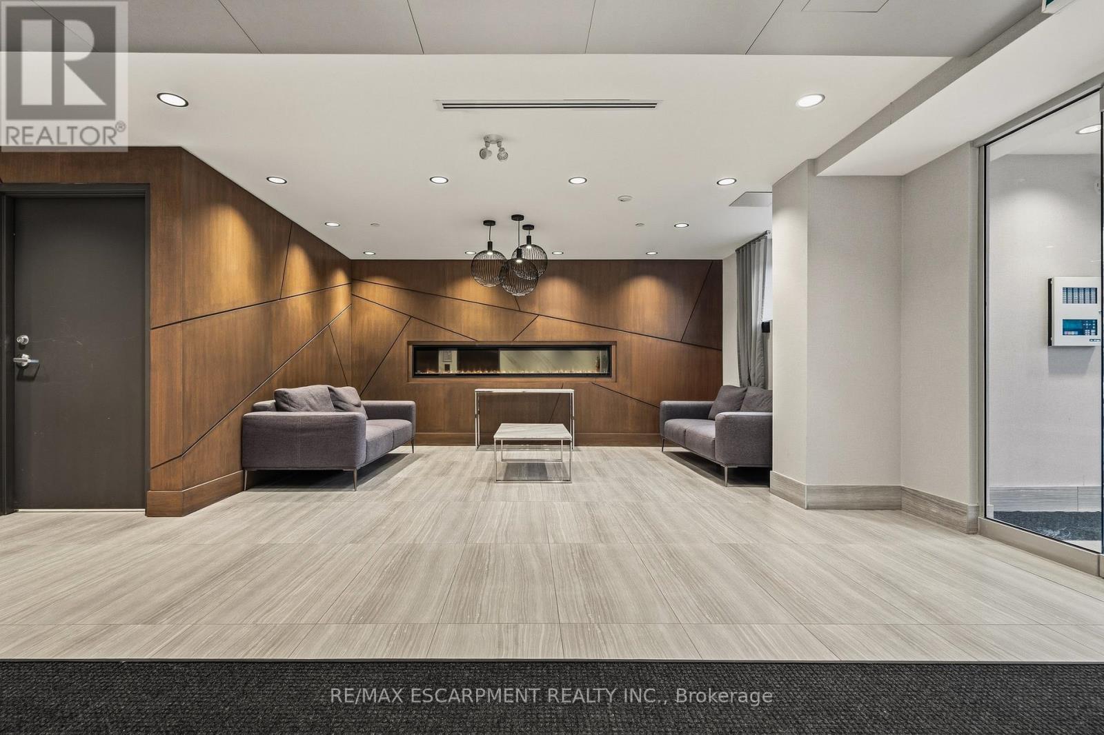 413 - 16 Markle Crescent, Hamilton, Ontario  L9G 0H4 - Photo 3 - X12813568