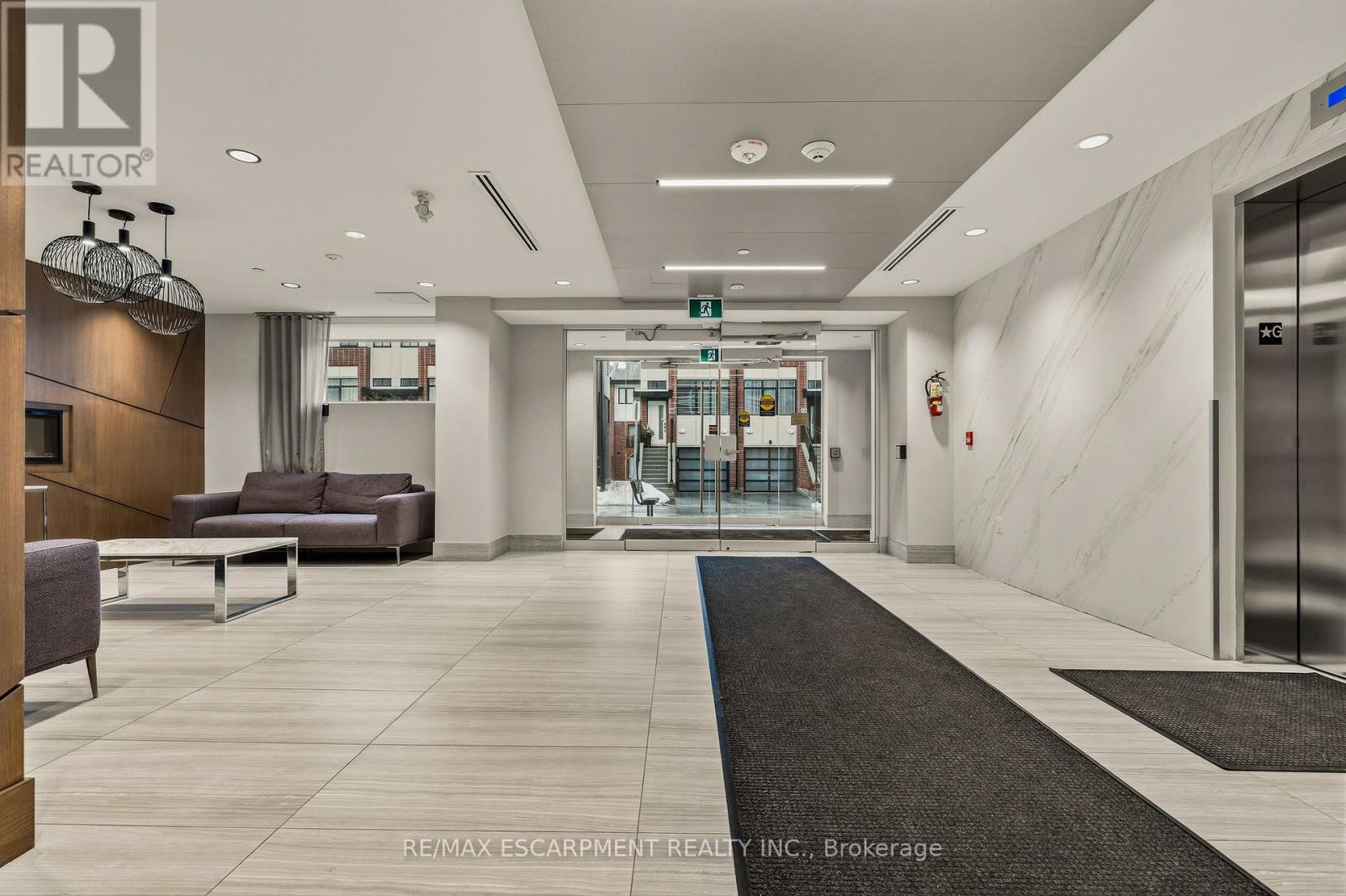 413 - 16 Markle Crescent, Hamilton, Ontario  L9G 0H4 - Photo 4 - X12813568