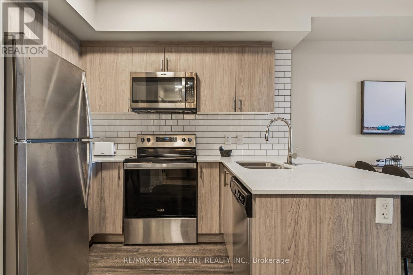 413 - 16 Markle Crescent, Hamilton, Ontario  L9G 0H4 - Photo 8 - X12813568