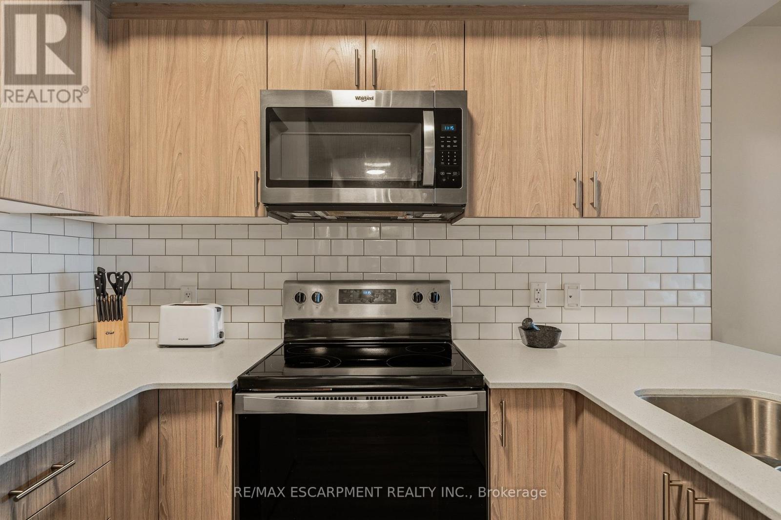 413 - 16 Markle Crescent, Hamilton, Ontario  L9G 0H4 - Photo 9 - X12813568