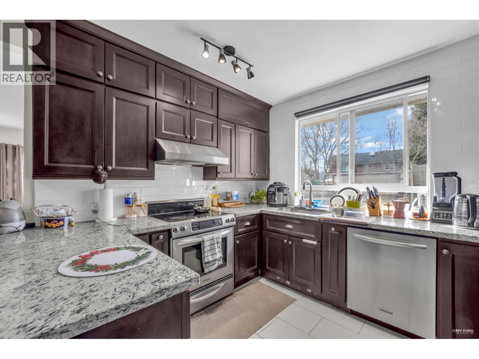 2240 Douglas Crescent, Richmond, British Columbia  V7B 1E9 - Photo 24 - R3092625