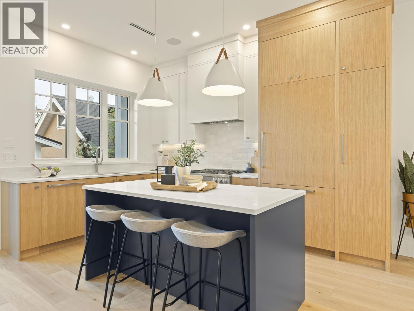 Listing Picture 7 of 33 : 2 3919 W 18TH AVENUE, Vancouver / 溫哥華 - 魯藝地產 Yvonne Lu Group - MLS Medallion Club Member