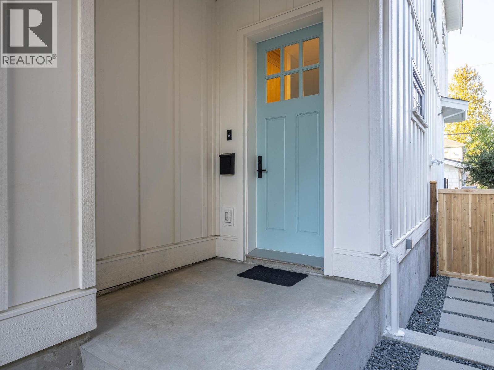 Listing Picture 3 of 33 : 2 3919 W 18TH AVENUE, Vancouver / 溫哥華 - 魯藝地產 Yvonne Lu Group - MLS Medallion Club Member