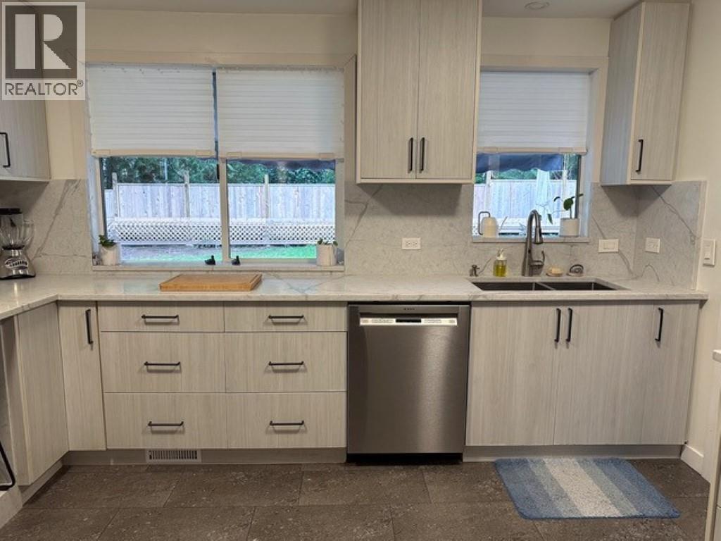 1856 Windermere Avenue, Port Coquitlam, British Columbia  V3B 2K4 - Photo 5 - R3089665