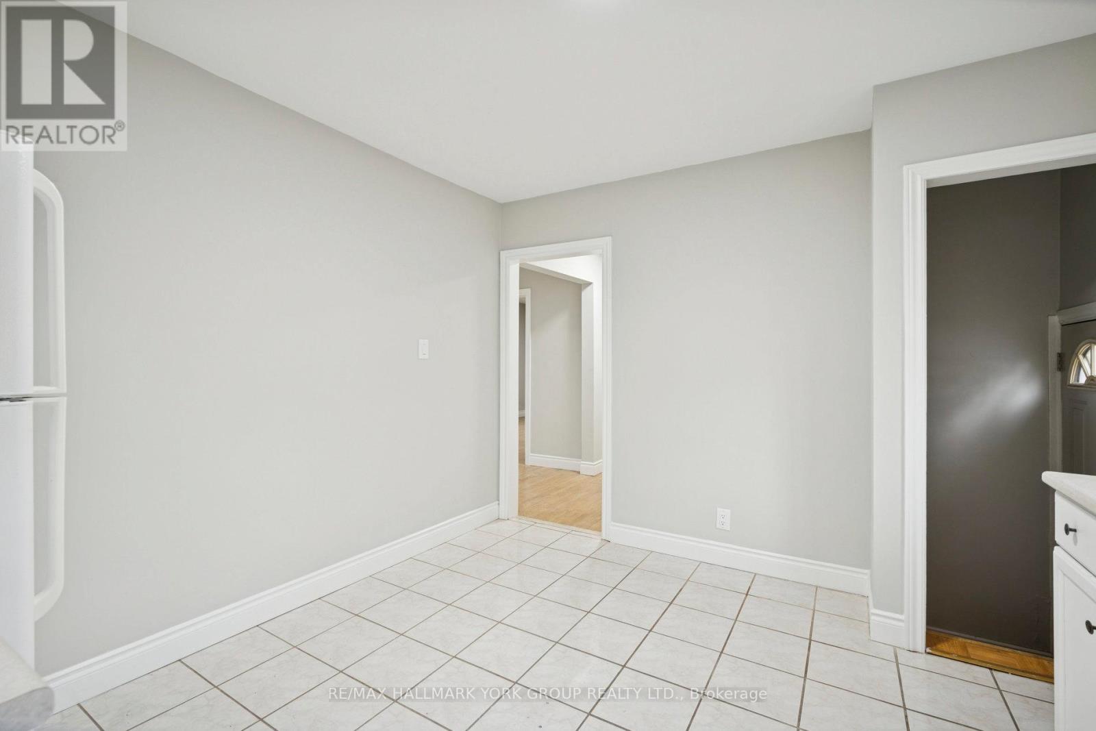 211 Maplehurst Avenue, Toronto, Ontario  M2N 3C3 - Photo 13 - C12813592