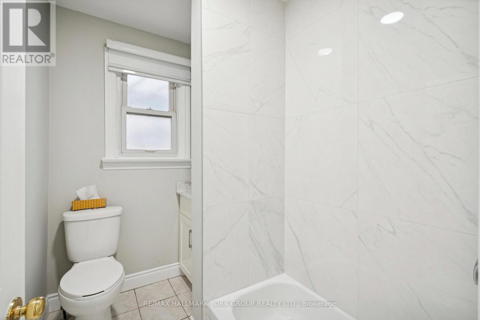 211 Maplehurst Avenue, Toronto, Ontario  M2N 3C3 - Photo 16 - C12813592