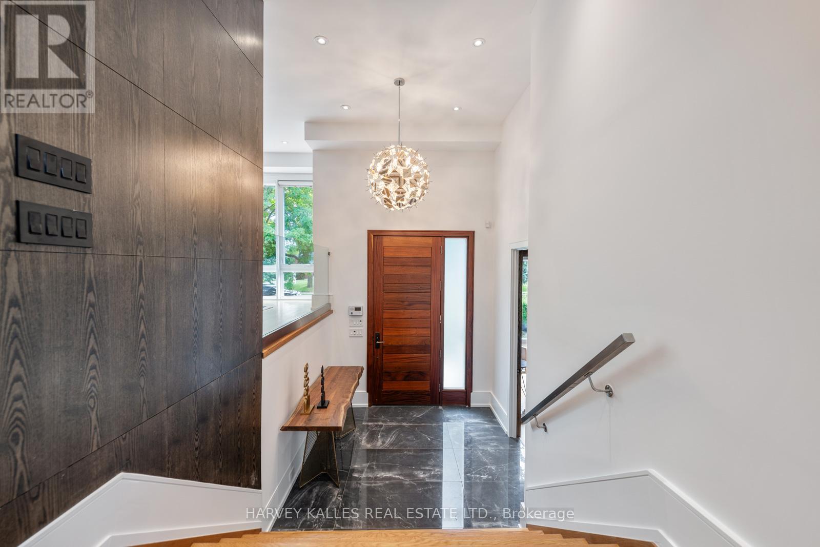 64 Centre Avenue, Toronto, Ontario  M2M 2L5 - Photo 4 - C12813608