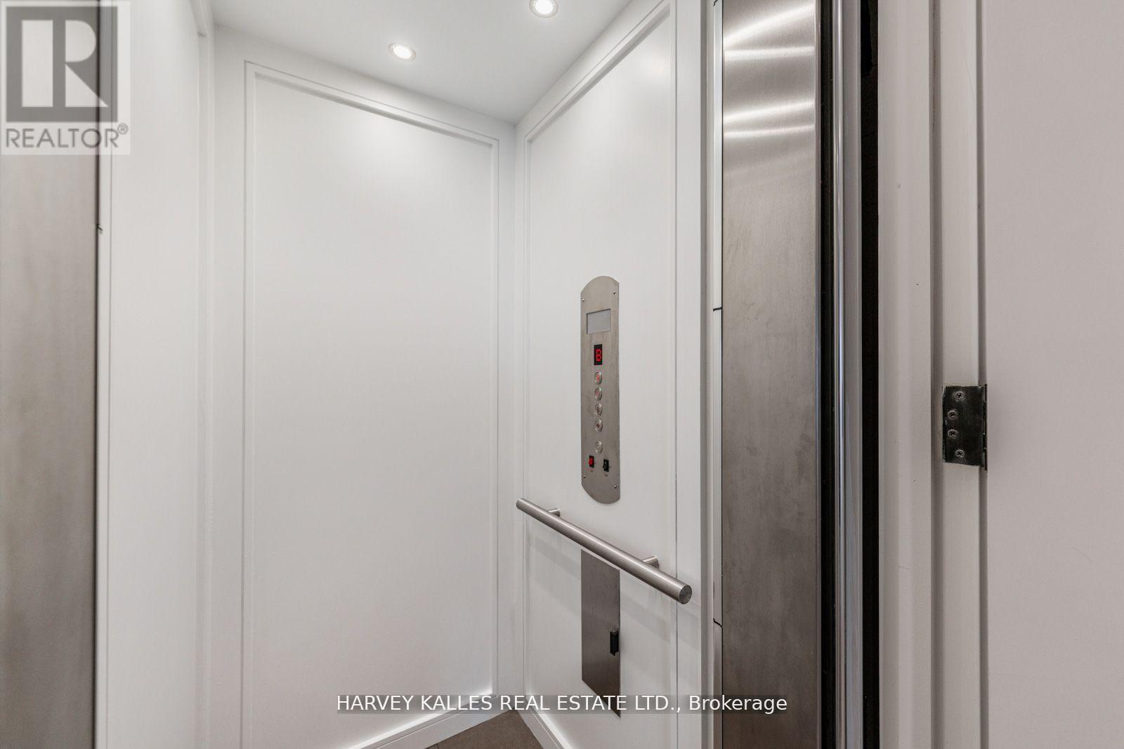 64 Centre Avenue, Toronto, Ontario  M2M 2L5 - Photo 35 - C12813636