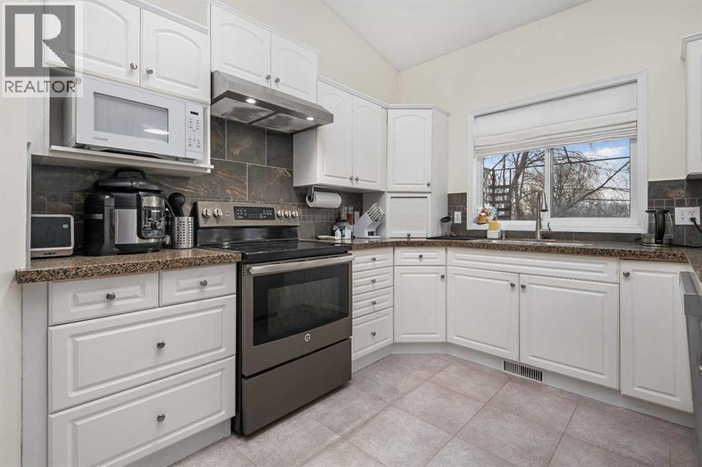 704 Woodside Drive, Airdrie, Alberta  T4B 2G9 - Photo 15 - A2284096