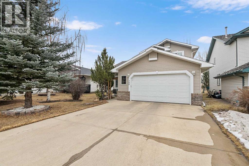 704 Woodside Drive, Airdrie, Alberta  T4B 2G9 - Photo 2 - A2284096