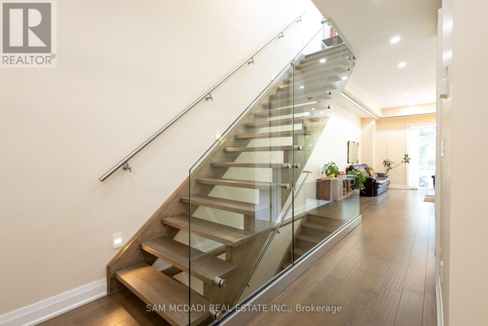 35a Broadview Avenue, Mississauga, Ontario  L5H 2S8 - Photo 7 - W12813610