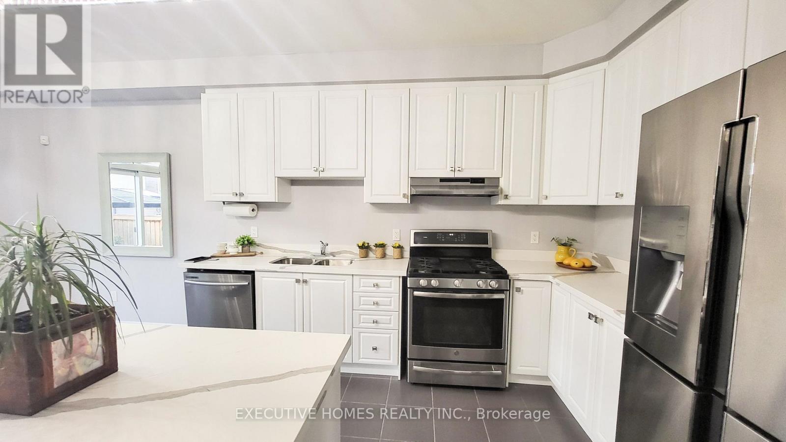 7 Spokanne Street, Brampton, Ontario  L6R 4A2 - Photo 11 - W12813624