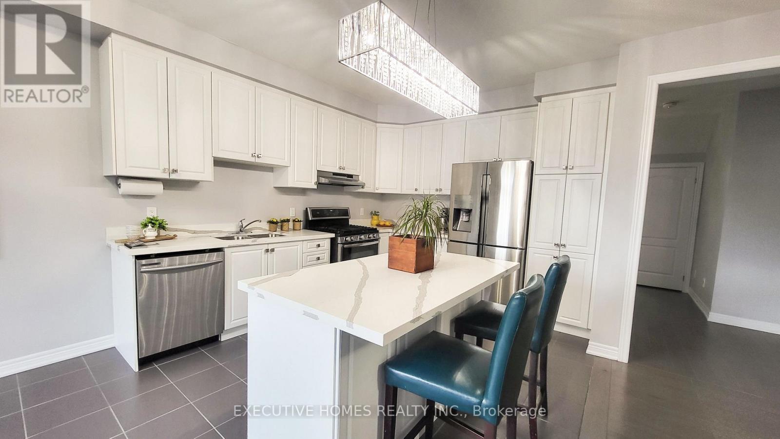 7 Spokanne Street, Brampton, Ontario  L6R 4A2 - Photo 9 - W12813624